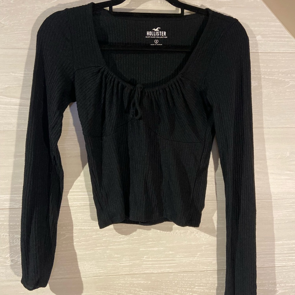 Black HOLLISTER knit long sleeve!!